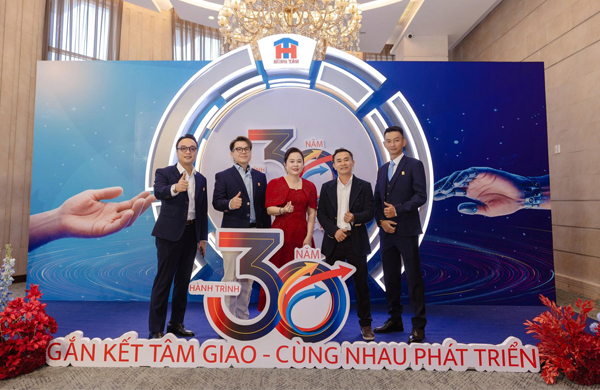 CƠ KH&Iacute; MIỀN NAM THAM DỰ V&Agrave; CH&Uacute;C MỪNG KỶ NIỆM 30 NĂM TH&Agrave;NH LẬP C&Ocirc;NG TY TNHH H&Ugrave;NG T&Acirc;M